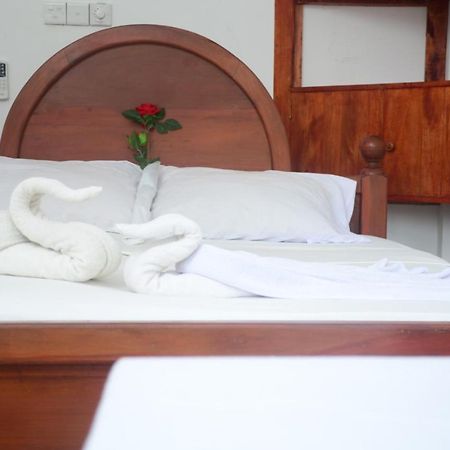 White Baby Hotel Hikkaduwa Exterior photo